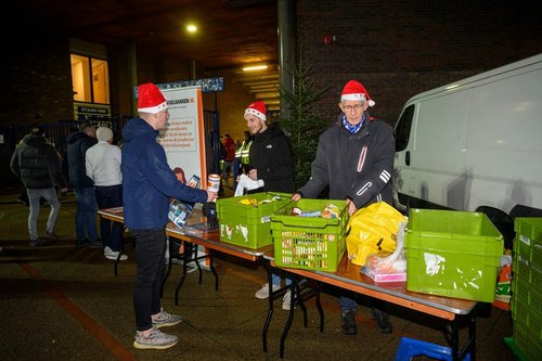 Voedselbankactie groot succes: vijfduizend euro en kratten vol eten opgehaald