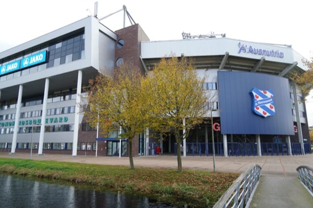 Van Persie verrast en zet Noppert weer op doel bij SC Heerenveen