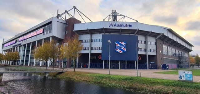 Derksen ziet Eredivisie-coach 'alle rookie-fouten maken': 'Hij lijdt eronder'