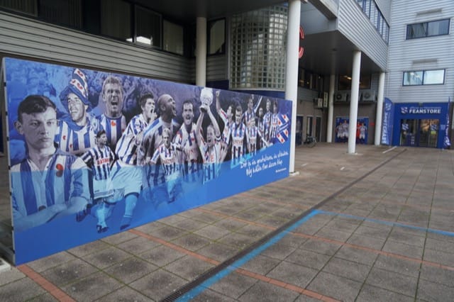 Derksen ziet Eredivisie-coach 'alle rookie-fouten maken': 'Hij lijdt eronder'